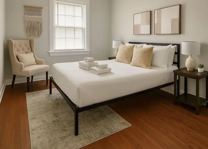 1br 1ba Windy Hideout - Lockwood Rep Chicago